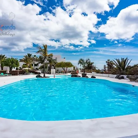House Of The Horizon Playa Cucharas Vv Penthouse With Sea & Pool View Aircon Apartament Costa Teguise